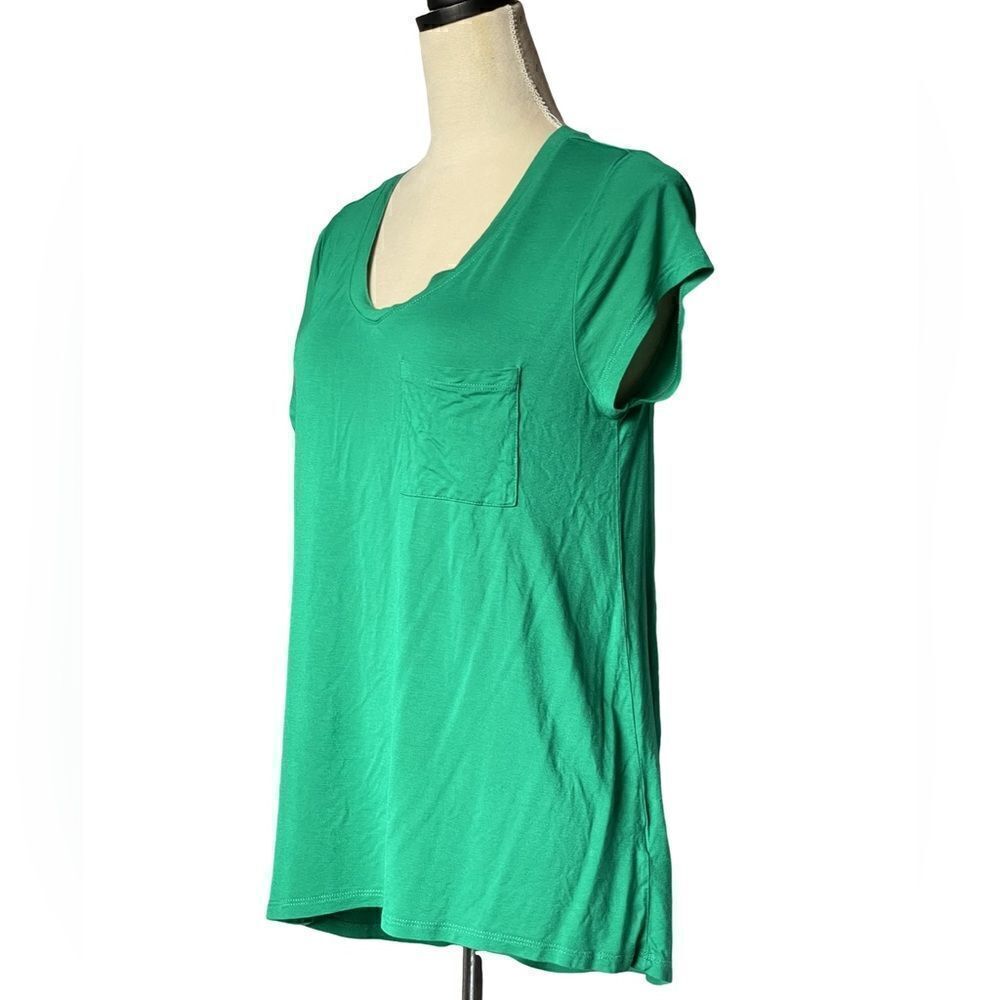 Cable & Gauge Green V-Neck Swing Body Pocket Tee w/Hi-Low Hem (Large) - Picture 5 of 10